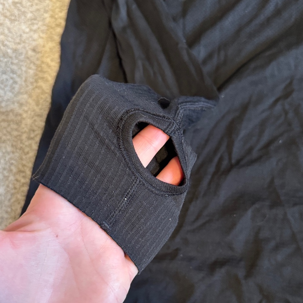 Lulu Lemon Swiftly Tech Long-Sleeve - Picture 2 of 4